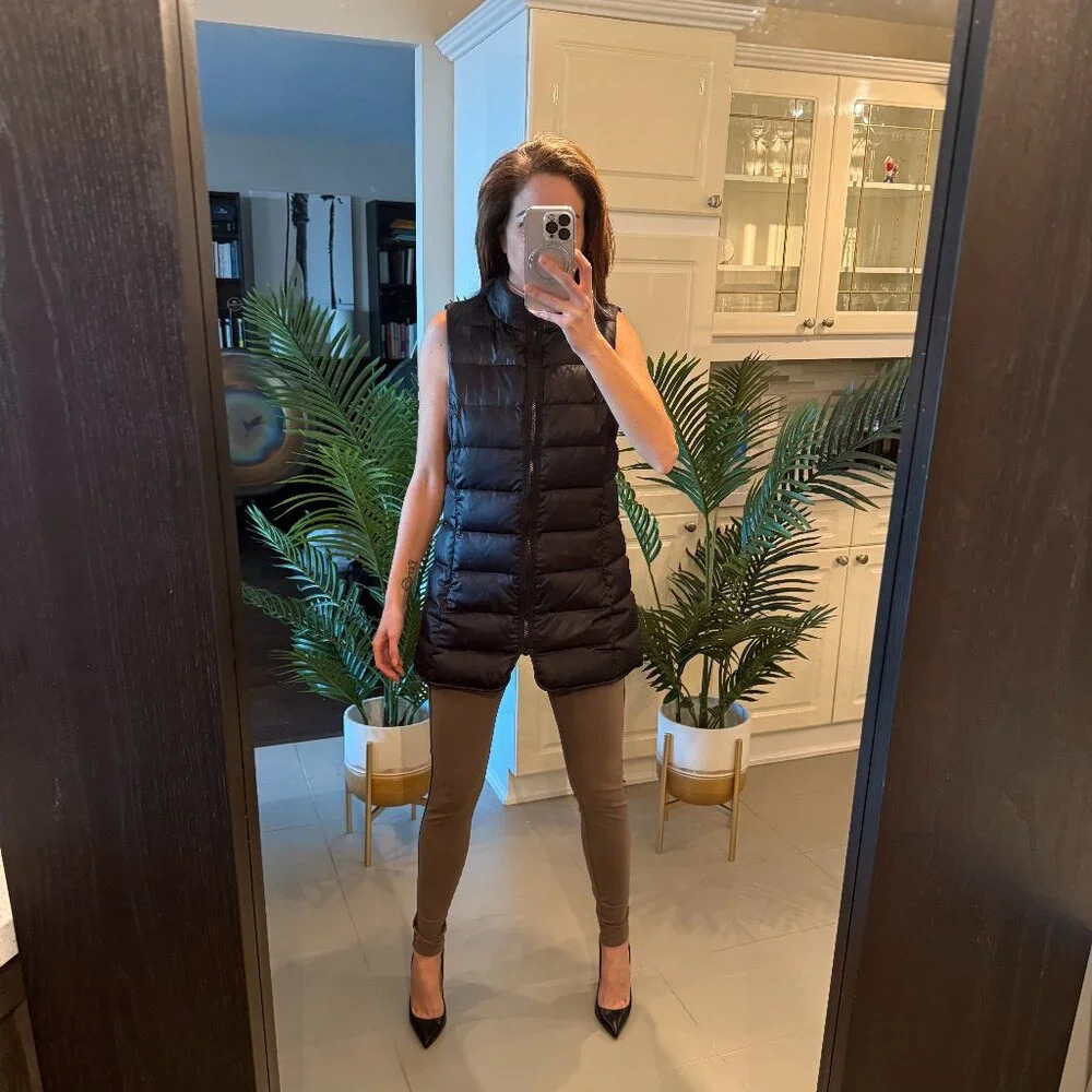 NEW Black  Down Filled Vest, Roots, US S